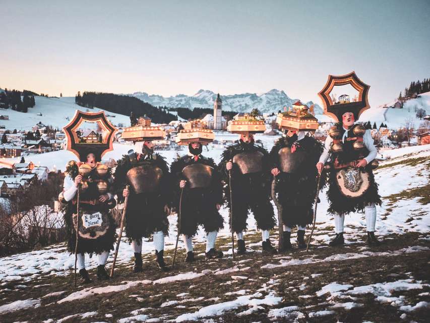 Schuppelzauren im Museum