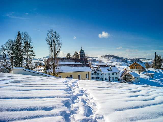 Durch unberührten Tiefschnee